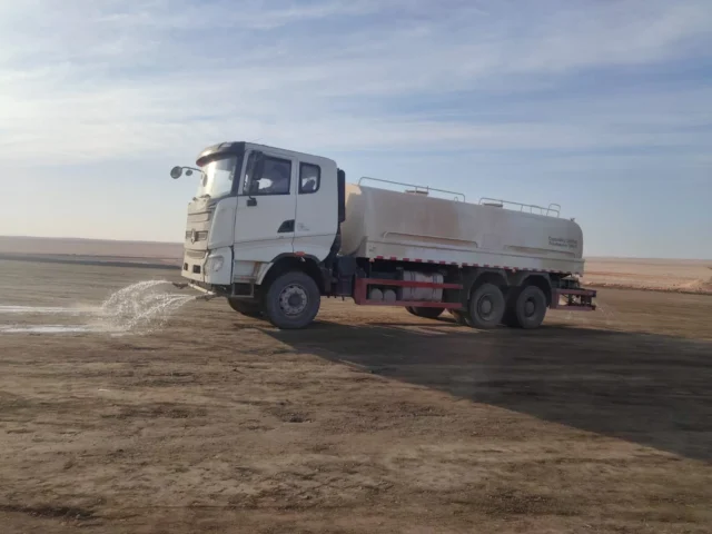 Heavy equipment – photo 1